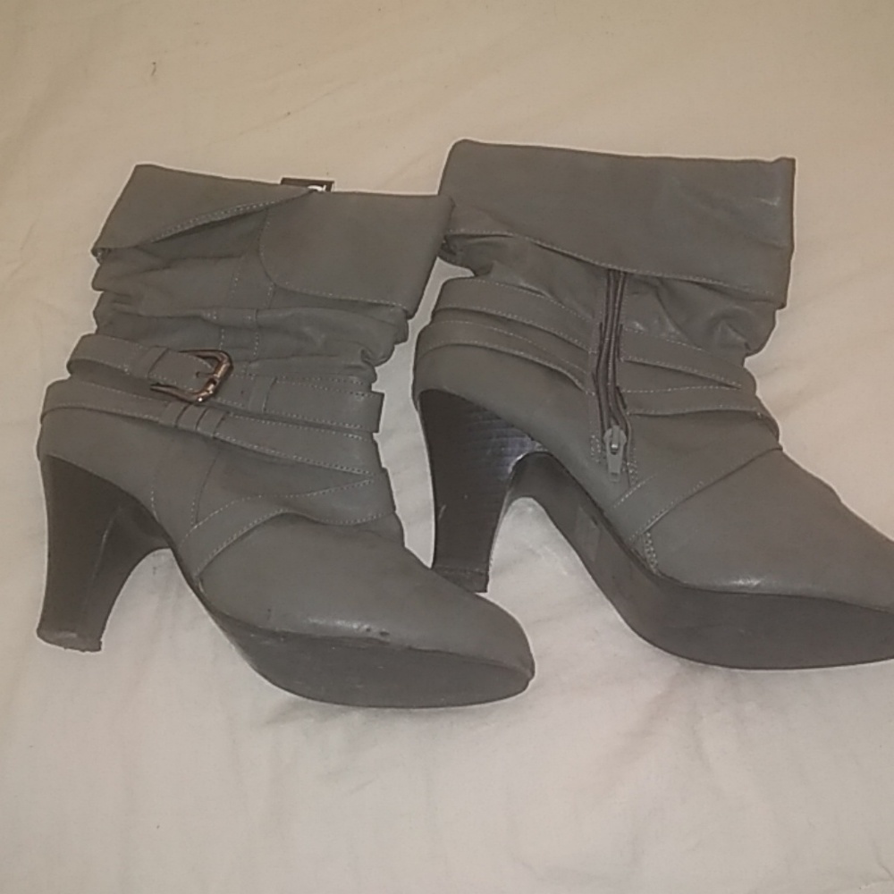Ladies Gray Mid Leg Boots